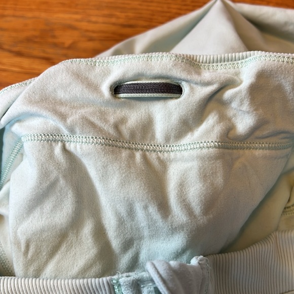 Lululemon Jacket 6 - Picture 7 of 8